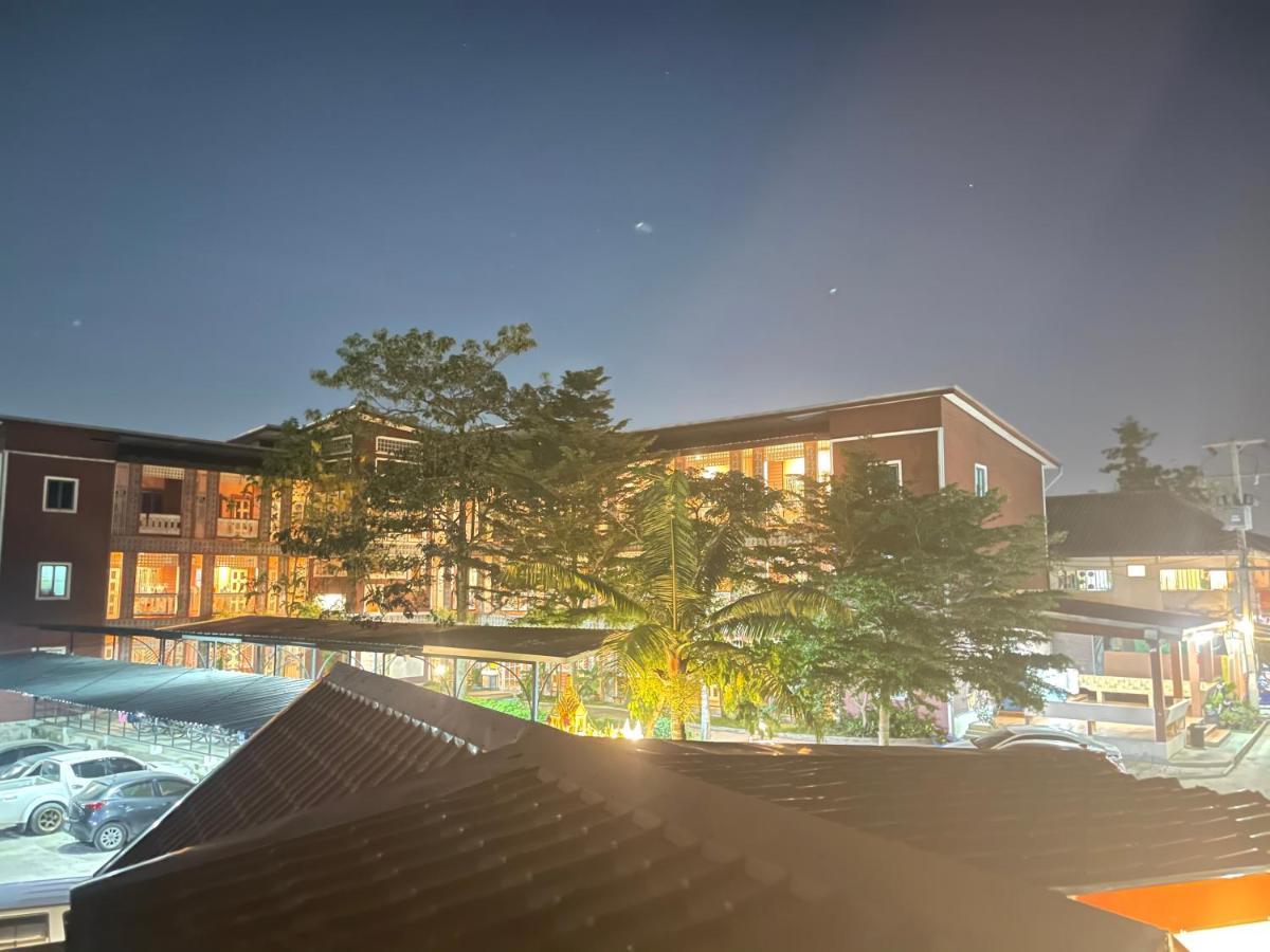 Noree Jacuzzi House Ban Phan Sadet Nai ภายนอก รูปภาพ
