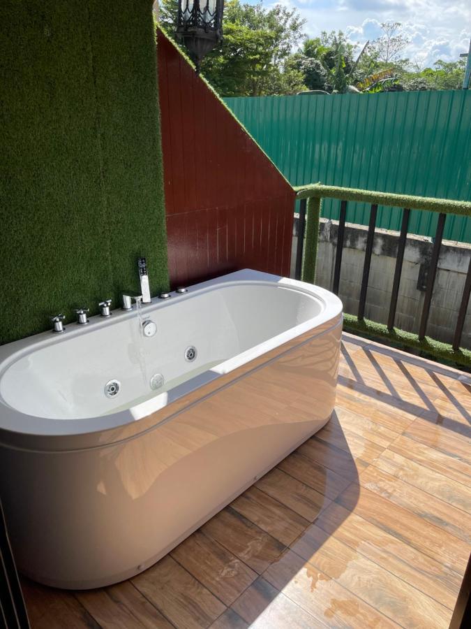 Noree Jacuzzi House Ban Phan Sadet Nai ภายนอก รูปภาพ
